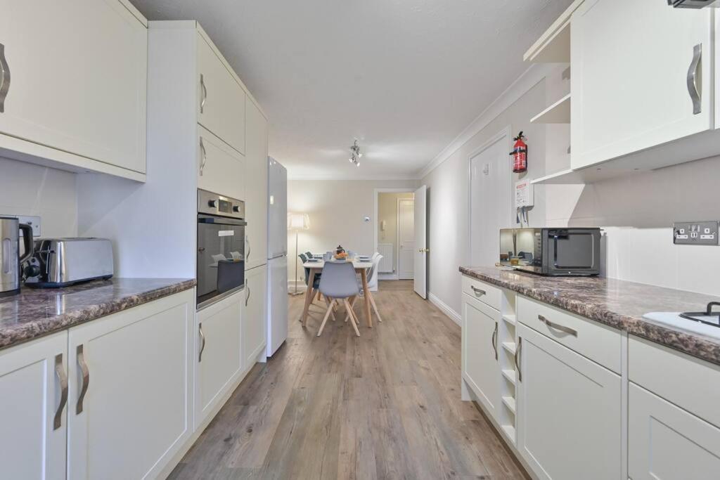 Spacious Sandbanks Apartment Near Beach And Bars With Free Parking Poole Buitenkant foto