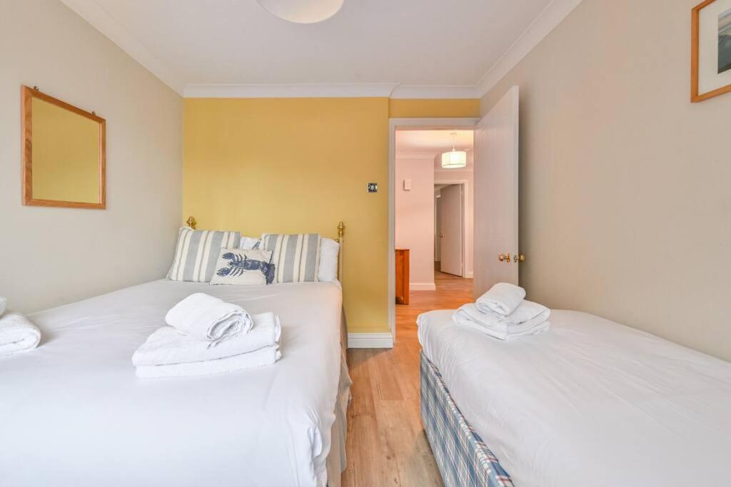 Spacious Sandbanks Apartment Near Beach And Bars With Free Parking Poole Buitenkant foto