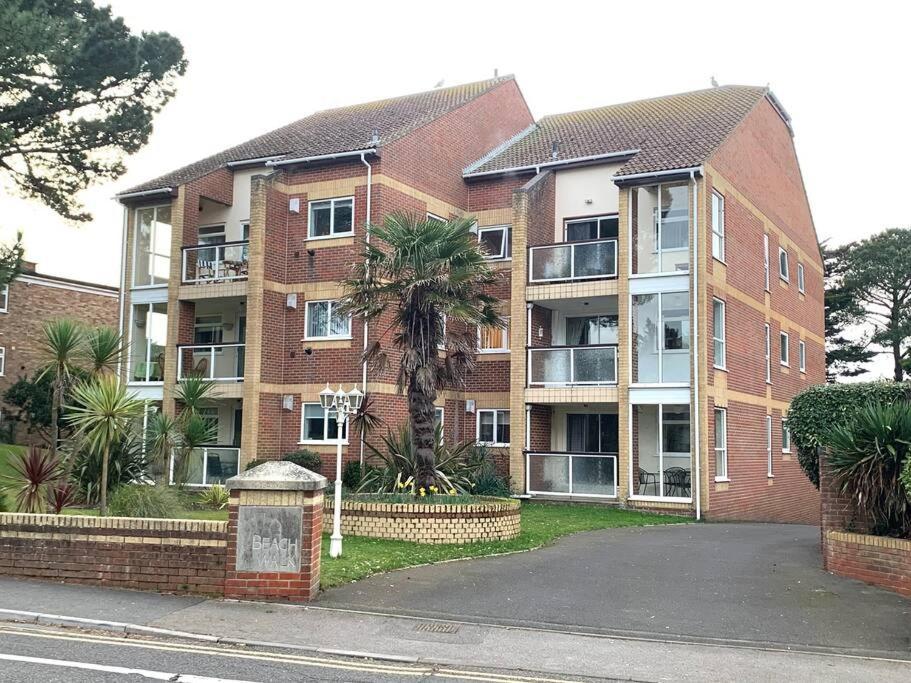 Spacious Sandbanks Apartment Near Beach And Bars With Free Parking Poole Buitenkant foto