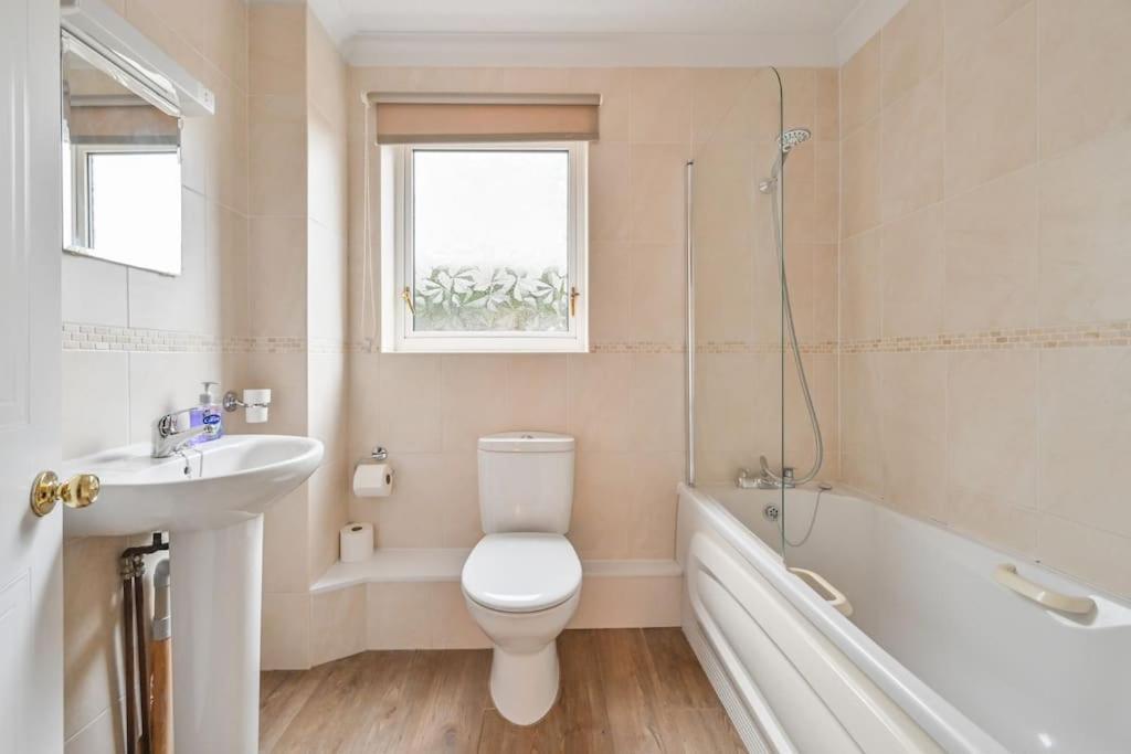 Spacious Sandbanks Apartment Near Beach And Bars With Free Parking Poole Buitenkant foto