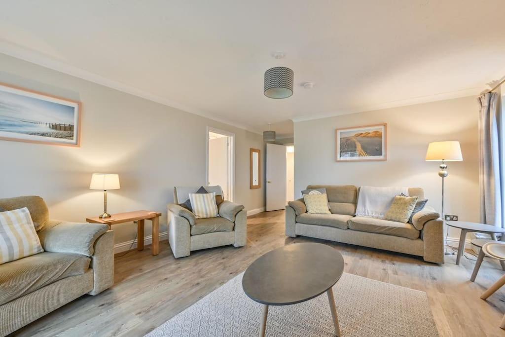 Spacious Sandbanks Apartment Near Beach And Bars With Free Parking Poole Buitenkant foto