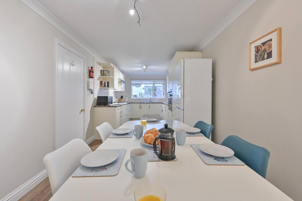 Spacious Sandbanks Apartment Near Beach And Bars With Free Parking Poole Buitenkant foto